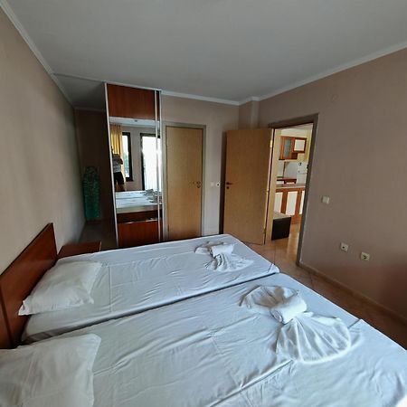 Marina Delfin Apartments - Top Location & Pet Friendly Sveti Vlas Buitenkant foto