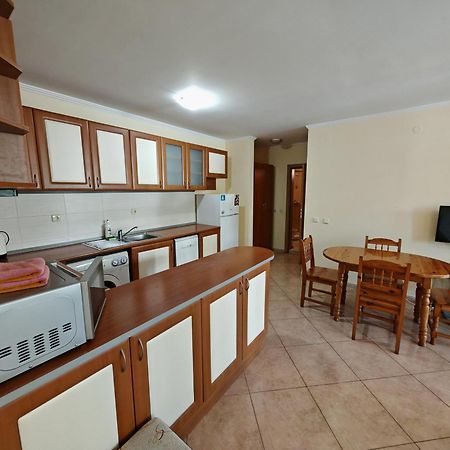 Marina Delfin Apartments - Top Location & Pet Friendly Sveti Vlas Buitenkant foto