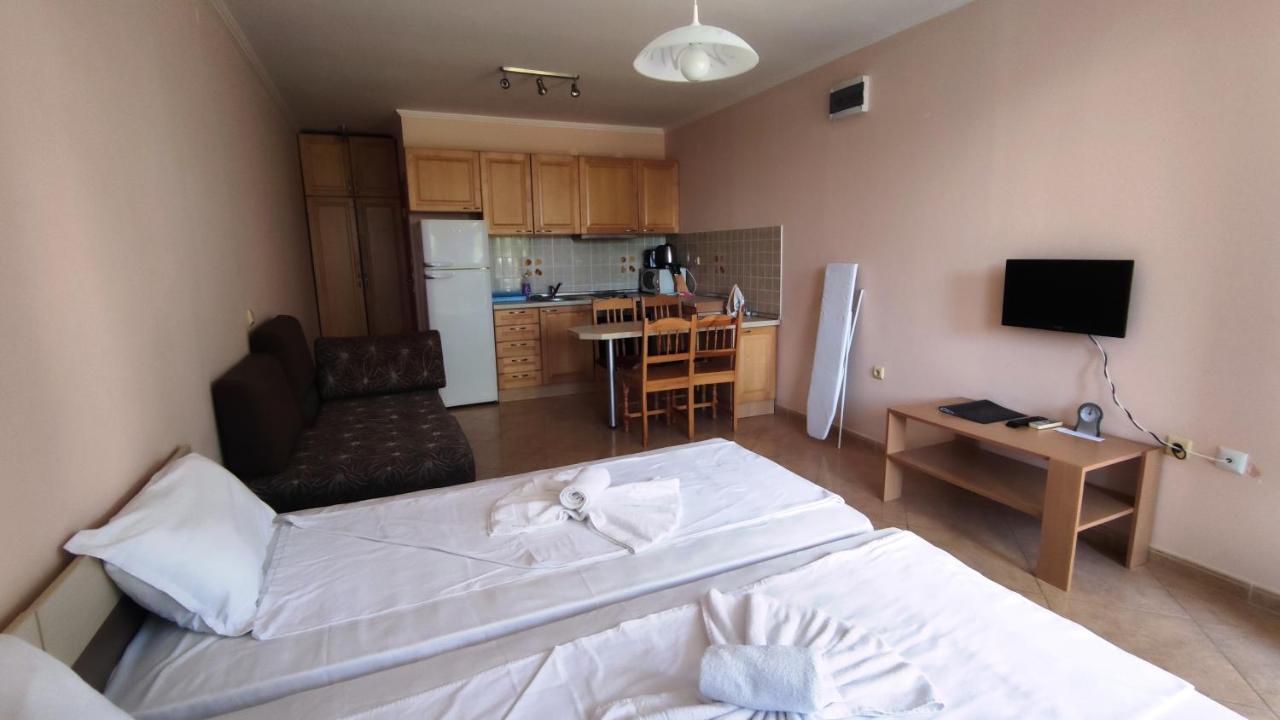 Marina Delfin Apartments - Top Location & Pet Friendly Sveti Vlas Buitenkant foto