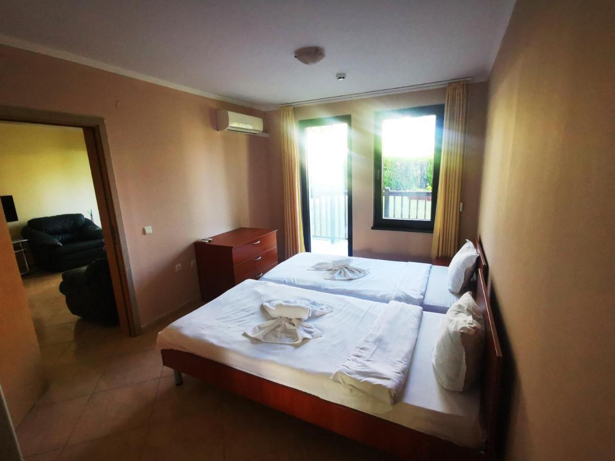 Marina Delfin Apartments - Top Location & Pet Friendly Sveti Vlas Buitenkant foto
