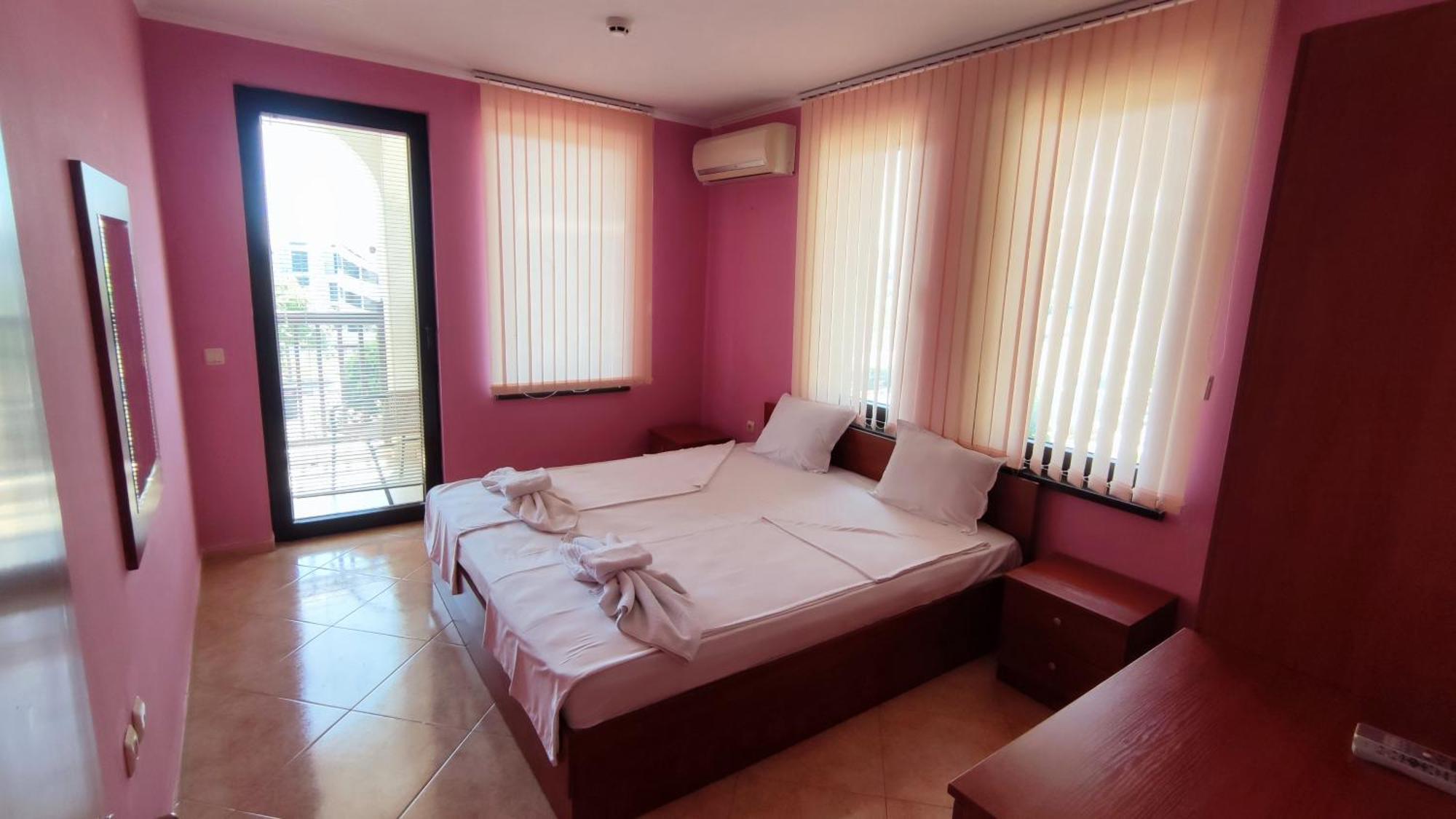 Marina Delfin Apartments - Top Location & Pet Friendly Sveti Vlas Buitenkant foto