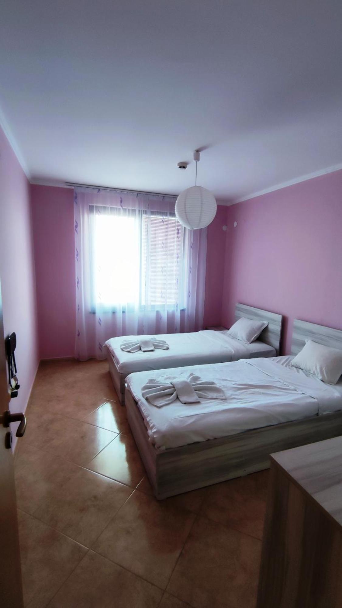Marina Delfin Apartments - Top Location & Pet Friendly Sveti Vlas Buitenkant foto
