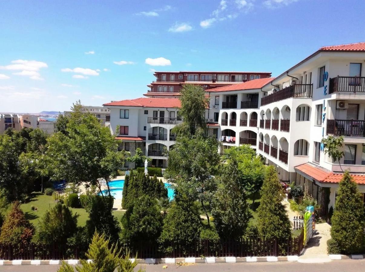 Marina Delfin Apartments - Top Location & Pet Friendly Sveti Vlas Buitenkant foto